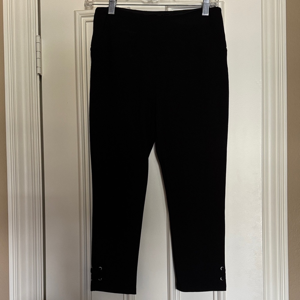 Cute black cropped stretchy pants